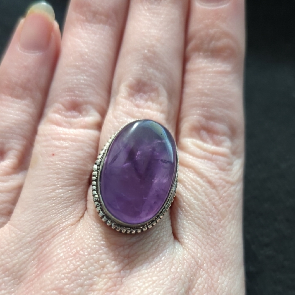 Silver Plated Pastel Purple Amethyst Gemstone Oval Statement Ring - Size 9.5